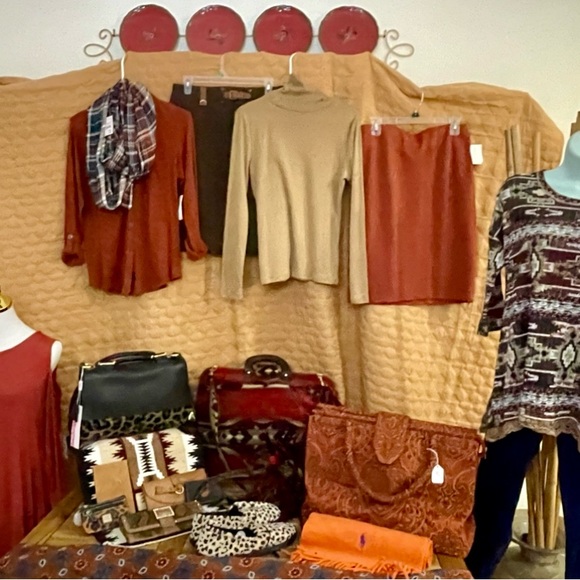 🍁TRIBAL Shirt🍁 - Picture 14 of 14